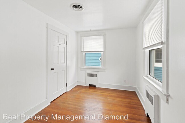 Building Photo - 3 br, 1.5 bath House - 513 S. Walnut Street