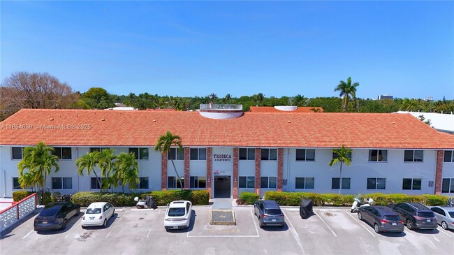Foto del edificio - 2101 NE 51st St