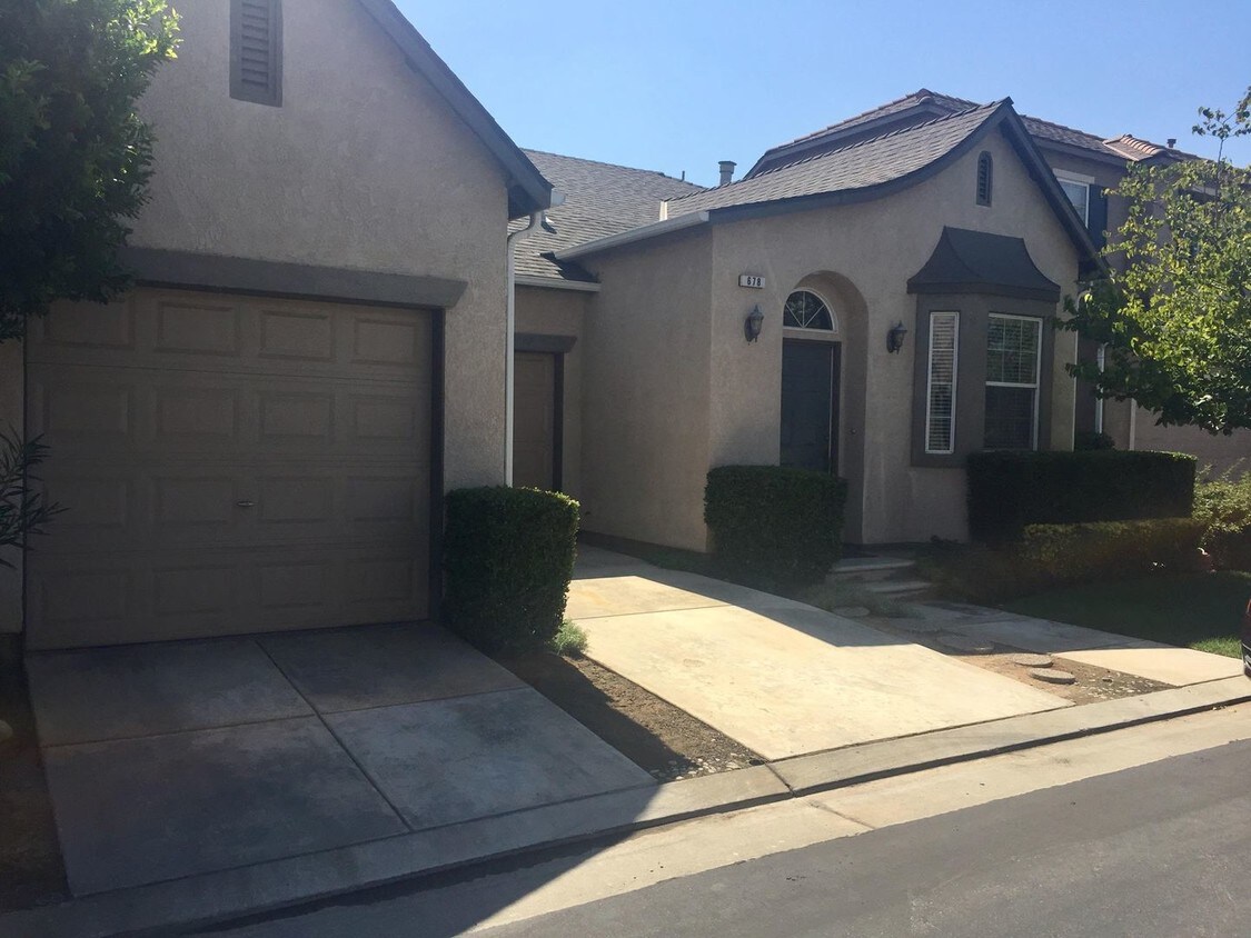 2 br, 2 bath House 678 West Edinburgh Lane House Rental in Clovis