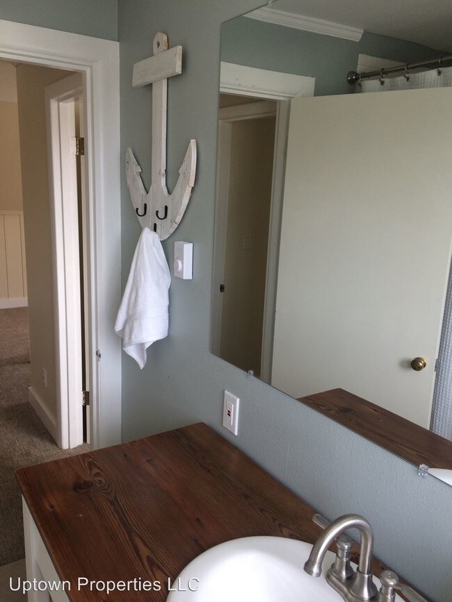 Building Photo - 4 br, 2 bath  - 2164 Beach Dr
