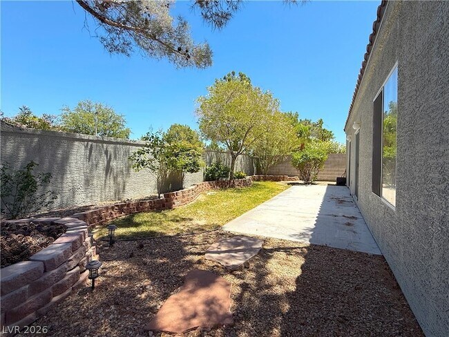 Foto del edificio - 9824 Garamound Ave