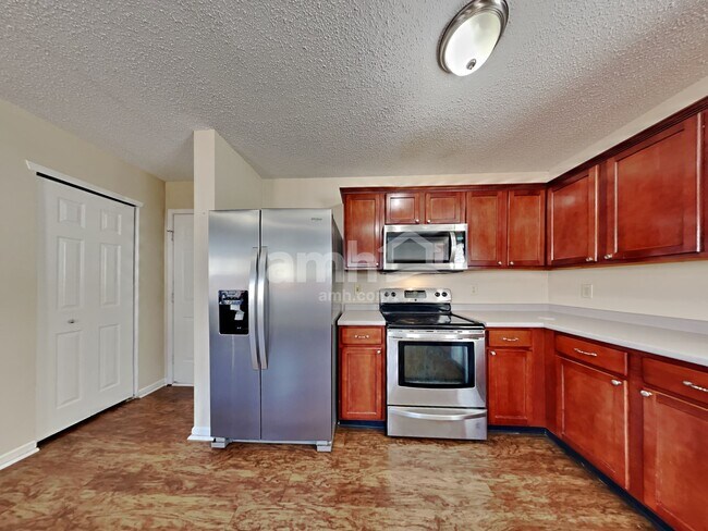 Building Photo - 5622 N Jefferson Drive