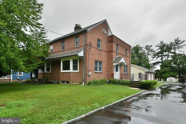 Building Photo - 27 Bysher Ave