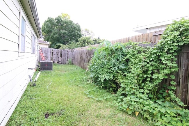 Building Photo - 4231 Yupon Ridge Dr