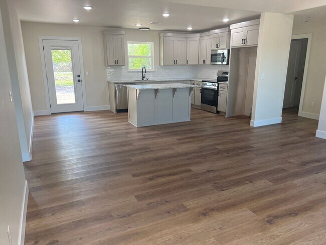 Building Photo - Stunning Newly Built 3-Bedroom, 2-Bath Home in Tahlequah, OK!