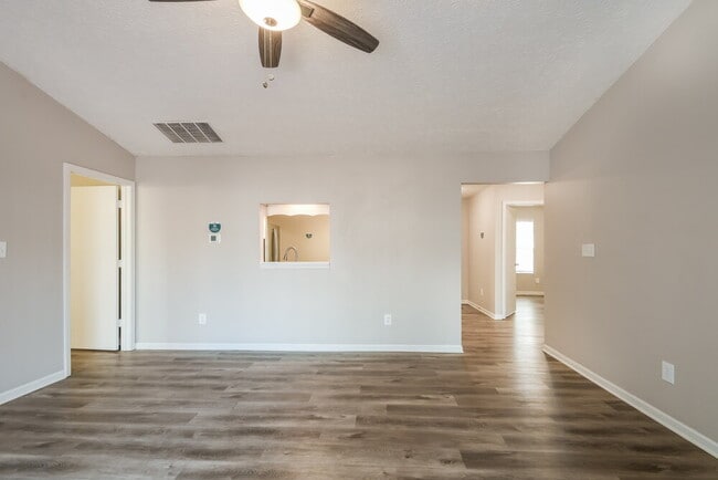 Building Photo - 1441 Cypress Dr