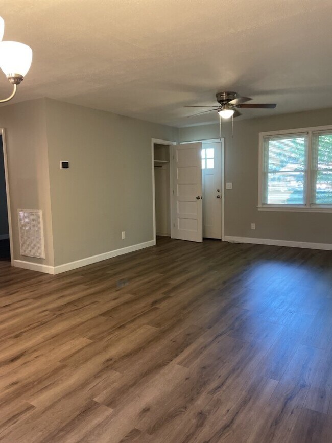 Building Photo - 113 Owens Cir