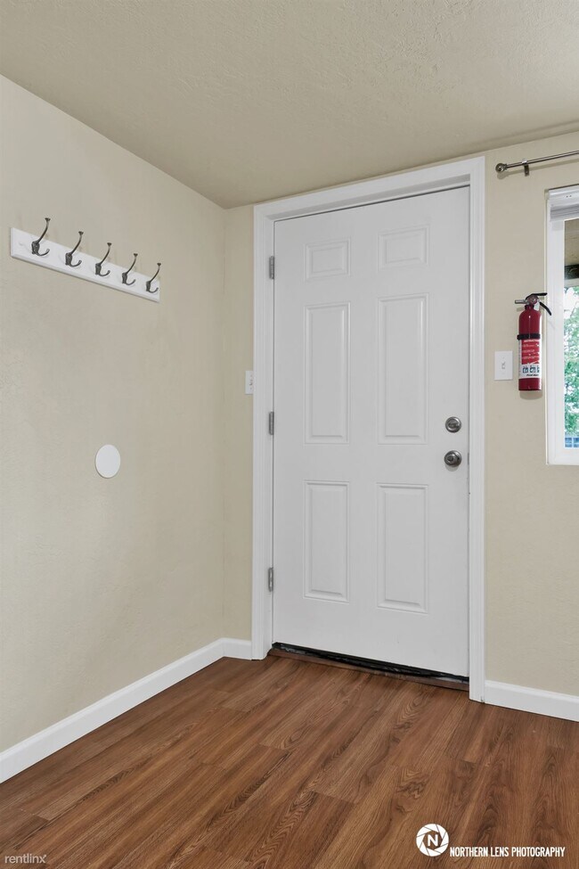 Building Photo - 2 br, 1 bath Apartment - 7324 E 4th Ave