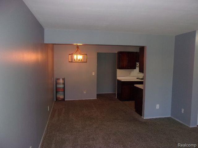 Foto del edificio - 25301 Five Mile Rd