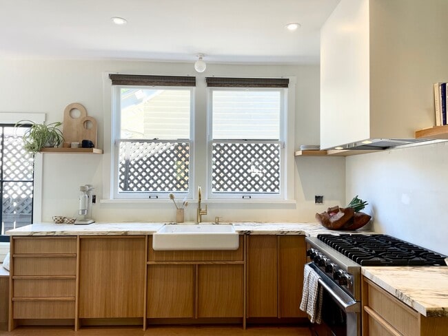 Building Photo - 405 N Avenue 66