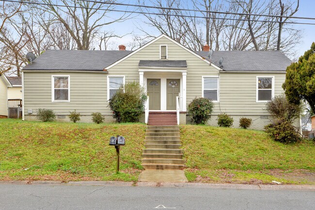 Building Photo - Charming 2b/1ba Marietta Duplex!!