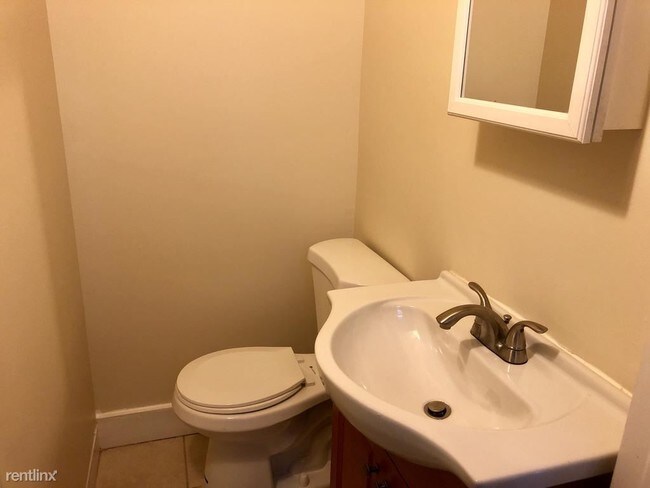 Building Photo - 5 br, 1.5 bath Apartment - 1218 Wagner Ave