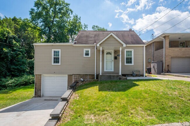 Foto del edificio - Gorgeous 2 bedroom home in Clairton availa...
