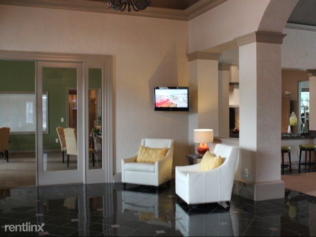 Foto del edificio - 2200 Uecker Dr