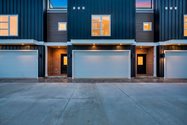 Building Photo - 1831 Brevier Ave