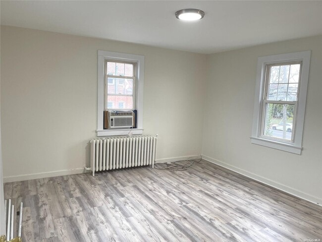 Building Photo - 370 Stewart Ave