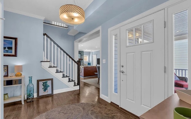 Building Photo - 16 E Church St