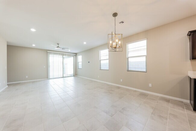 Building Photo - 6853 W Marguerite Ave