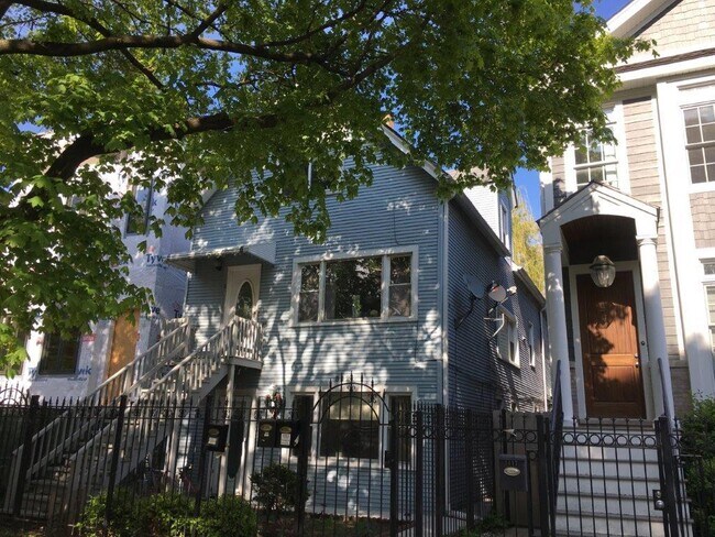 Foto del edificio - 3421 N Bell Ave