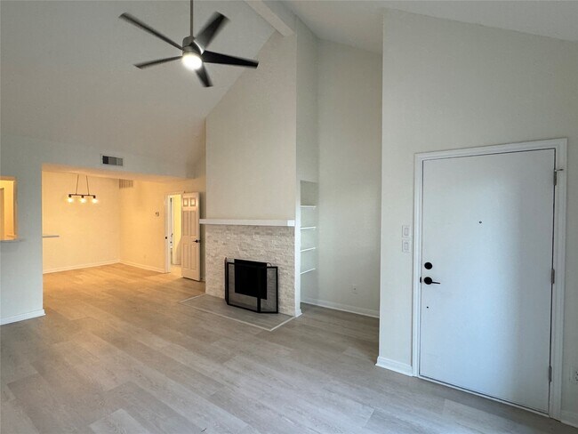 Foto del edificio - 2100 Tanglewilde St