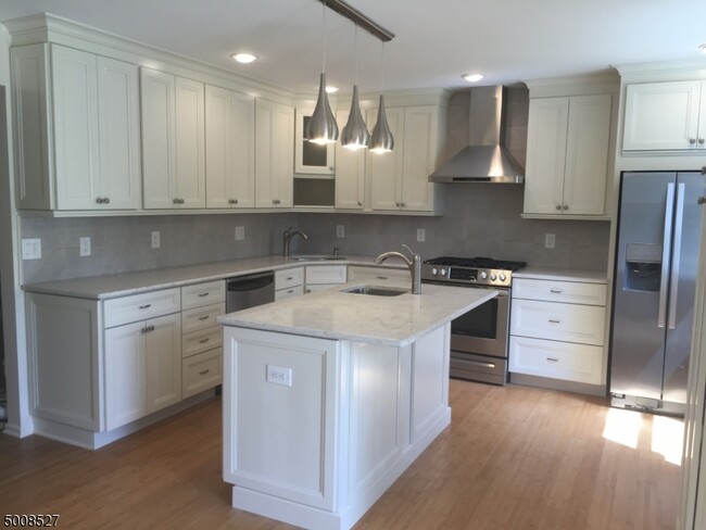 Building Photo - 44 Brookstone Cir