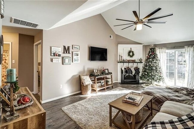 Building Photo - 7731 Blue Cedar Dr