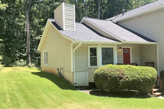 Building Photo - 2462 Chauncey Ln