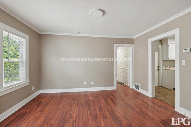 Foto del edificio - 2030 Wyndhurst Rd