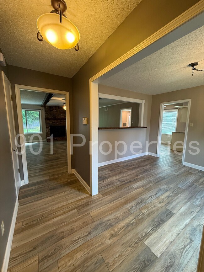 Building Photo - 3016 Ingleside Dr