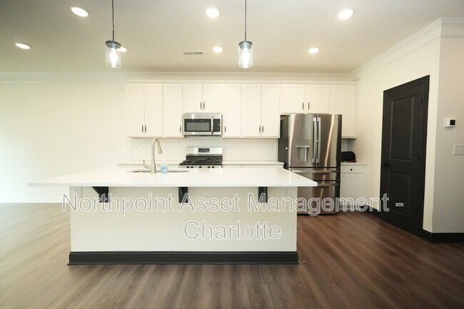 Building Photo - 4016 Rothwood Ln