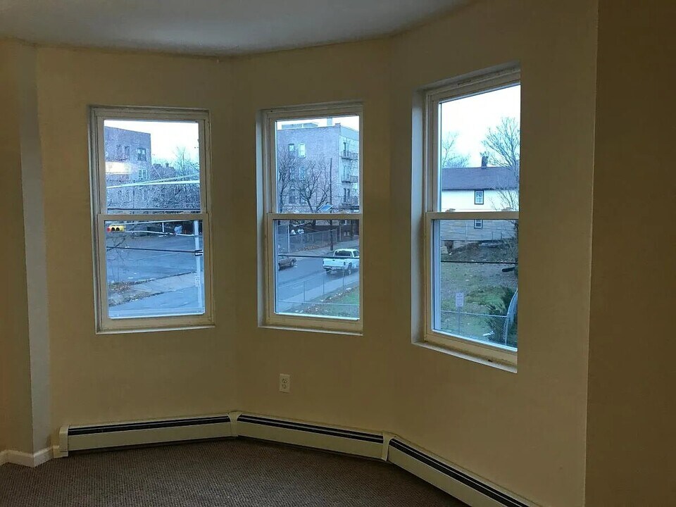 28 Sherman Ave #1 — photo 9 of 10