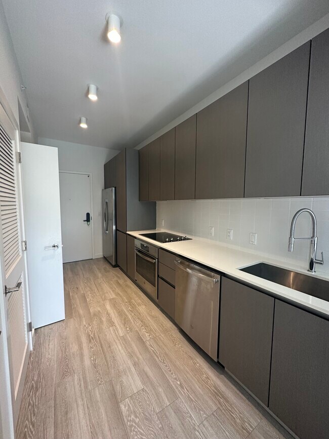 Foto del edificio - 600 NE 34th St