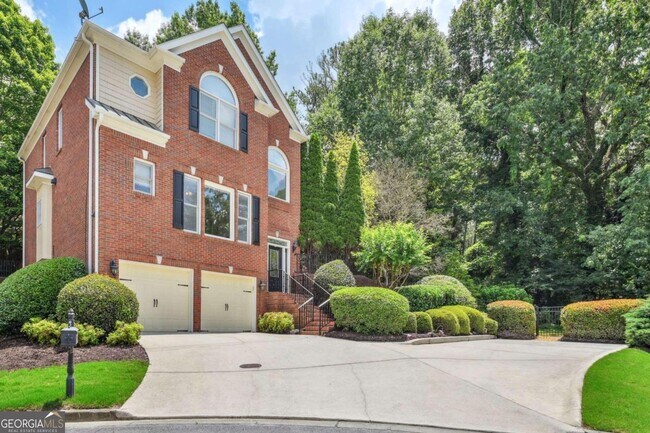 Building Photo - 1007 Nottingham Ln NE