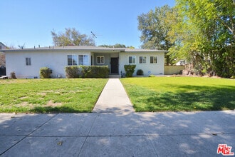 Building Photo - 7061 Louise Ave