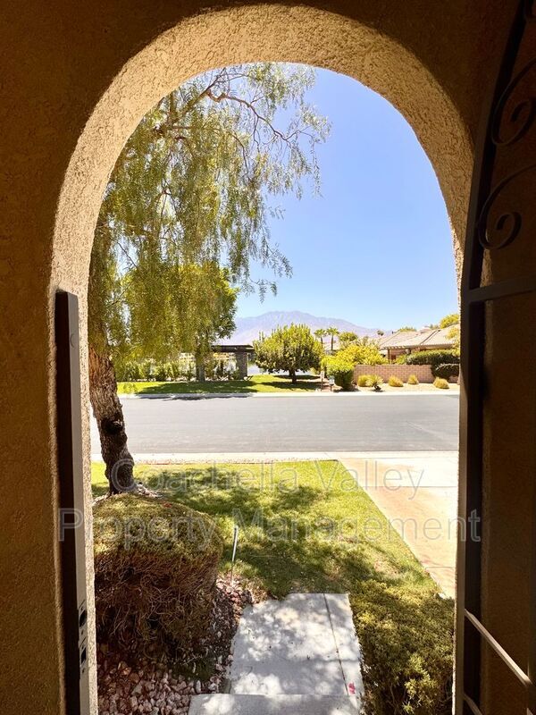 Foto del edificio - 138 Shoreline Dr