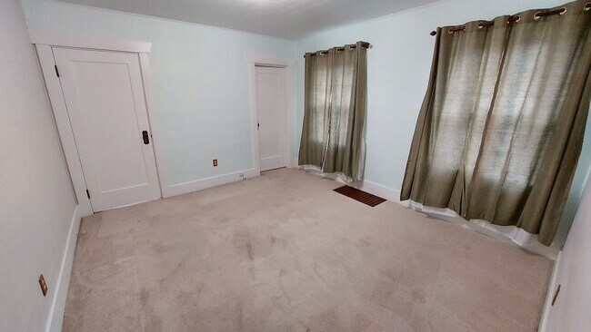 Building Photo - Classic North Everett 2 bed 1 bath home w/...