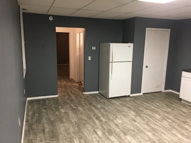 Kitchen - 319 W 10th St