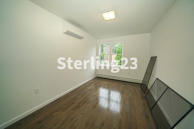 Foto del edificio - 1920 Ditmars Blvd