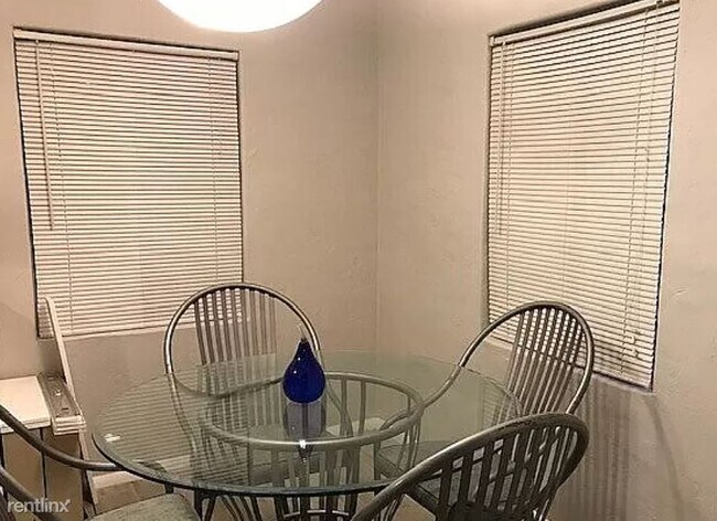 Foto del edificio - 3 br, 2 bath House - 2141 East Sheridan St...