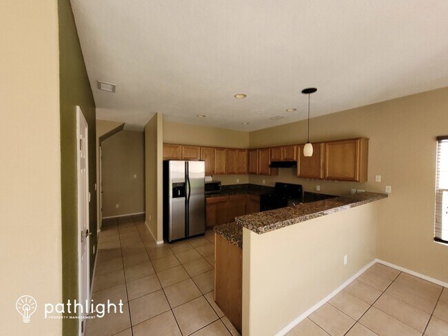 Foto del edificio - 3831 Crystalaire Ave NW