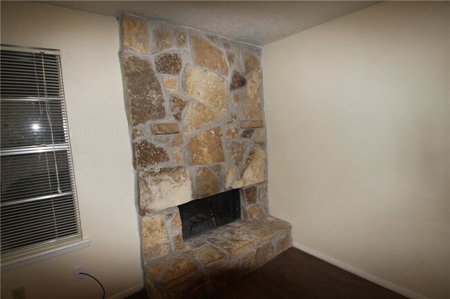 Building Photo - 1403 Courtney Pl