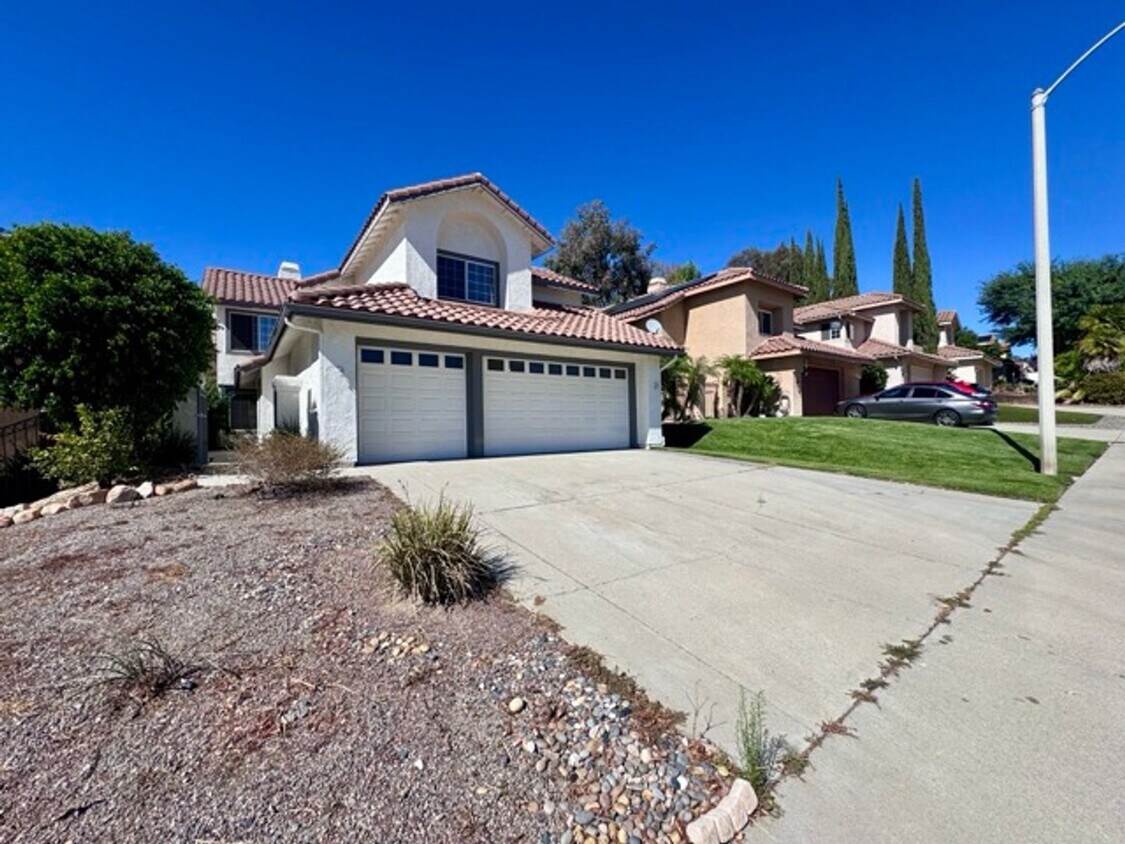 Foto principal - FOR LEASE! Spacious 4 Bedroom Murrieta Hom...