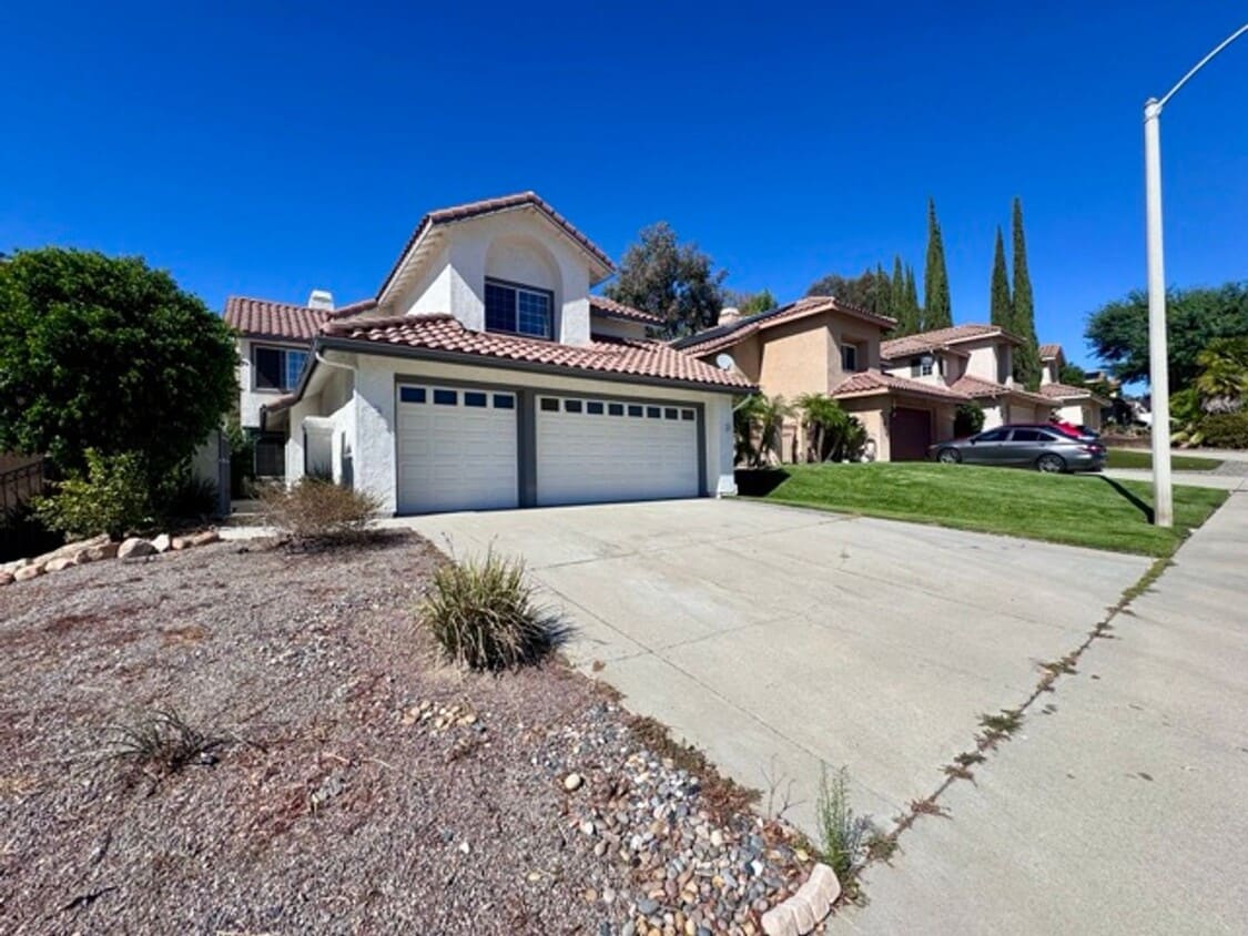 Primary Photo - FOR LEASE! Spacious 4 Bedroom Murrieta Hom...