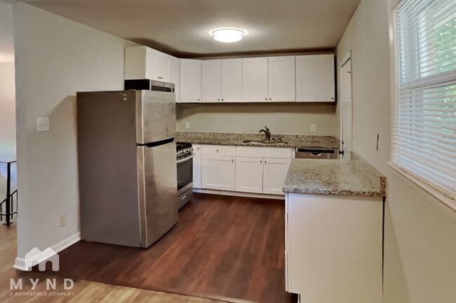 Building Photo - 2715 Carriage Ln