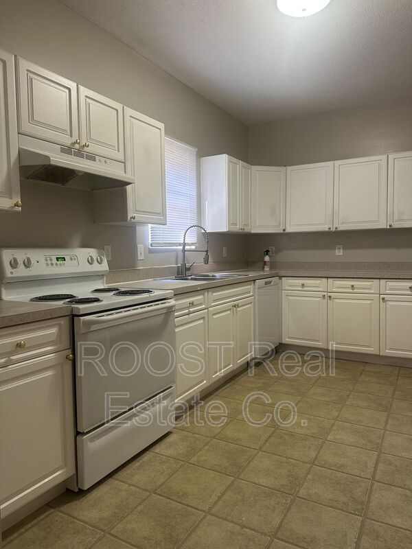 Building Photo - 2476 Tree Knoll Ct