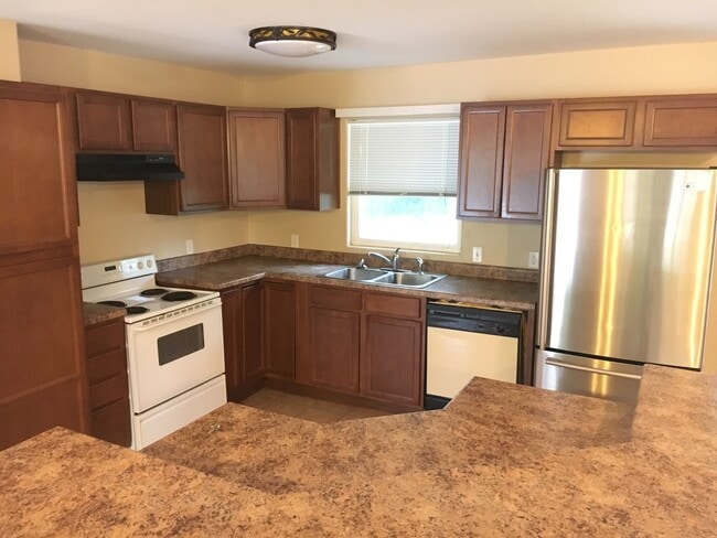 Building Photo - 634 S Tower St