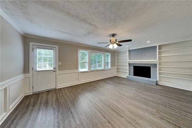 Building Photo - 205 Tawneywood Way