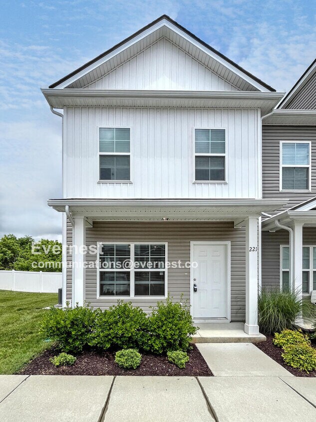 Foto principal - 221 Tara Ct