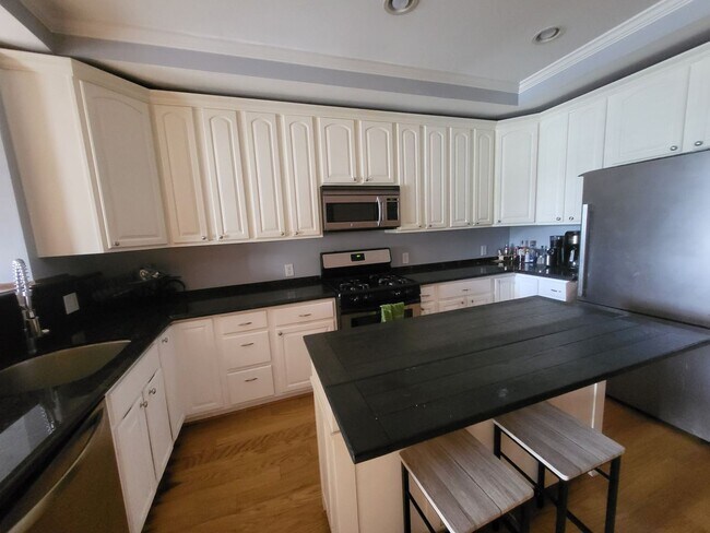 Building Photo - Charming 2Bed/3Bath in Patterson Place