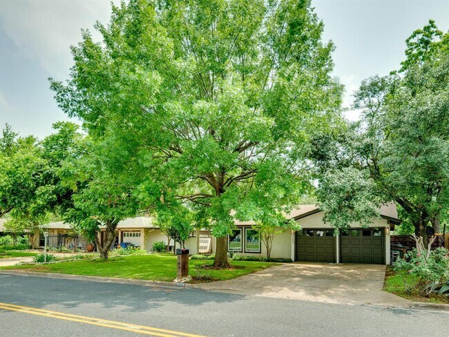 Foto del edificio - 3203 Foster Ln